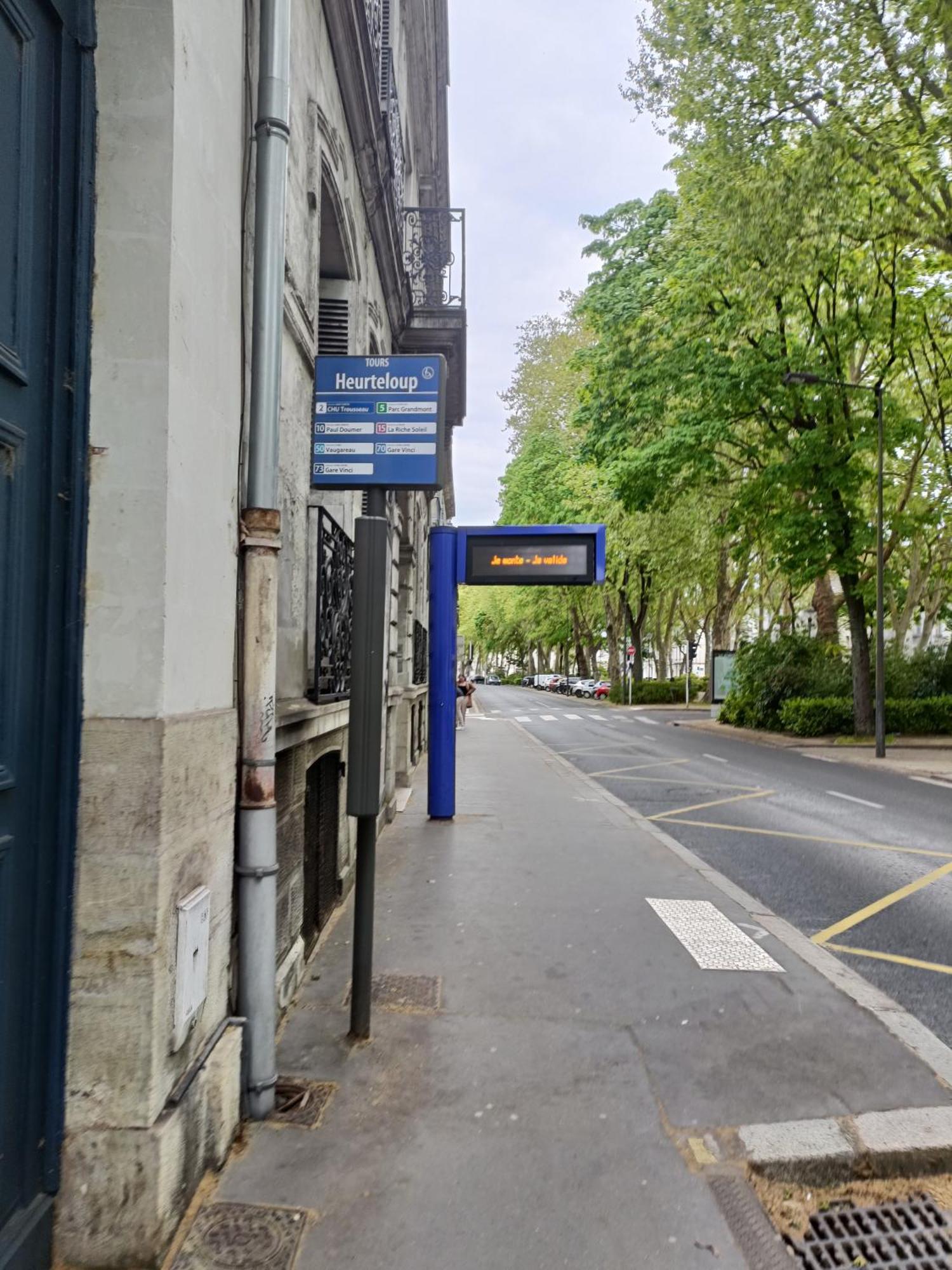 T3 Centre-Ville Avec Parking Tours Luaran gambar